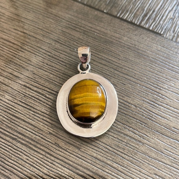 Vintage Oval Sterling Silver Pendant with A Tigers Eye Center - Picture 11 of 11